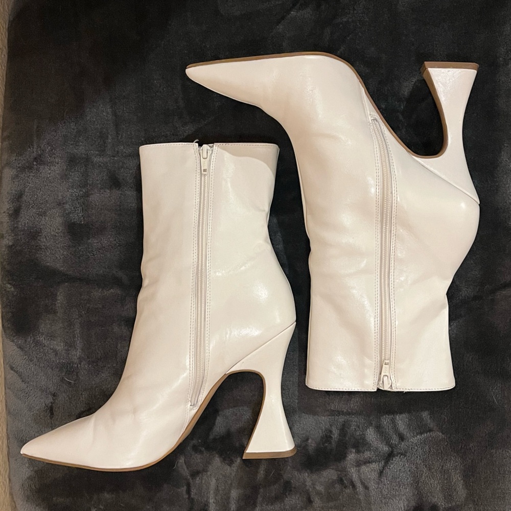 Steve Madden Cream Heeled Boots - Picture 5 of 12